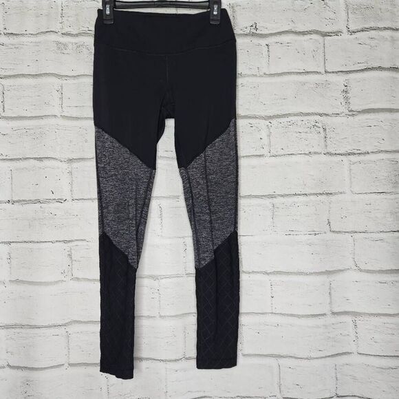 YogaLicious Womens Black Gray Mesh Inserts Mid-Rise Cropped Leggings Size Small - Picture 1 of 10